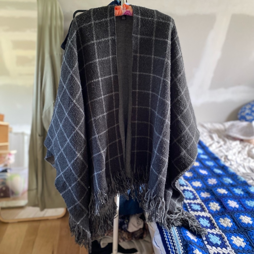 Modena Gray Poncho/Shawl